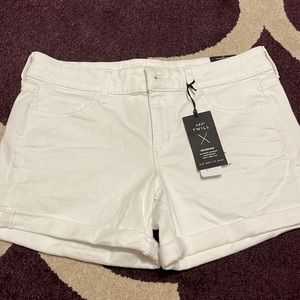 BRAND NEW AE white jean shorts